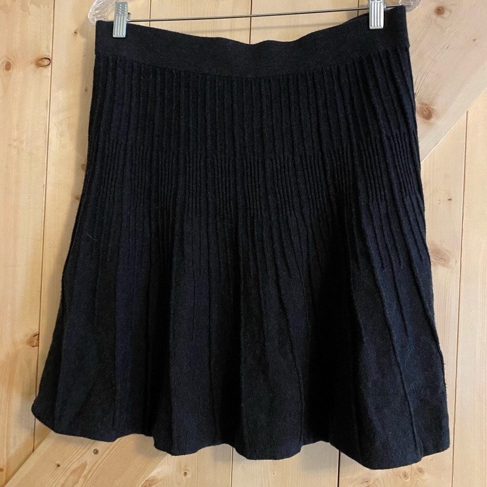 CAbi Mid Length Skirt Sz M